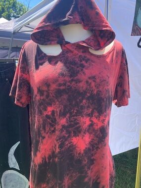 Men's Red & Black Tie-Dye Hooded Short Sleeve Tee with cutouts